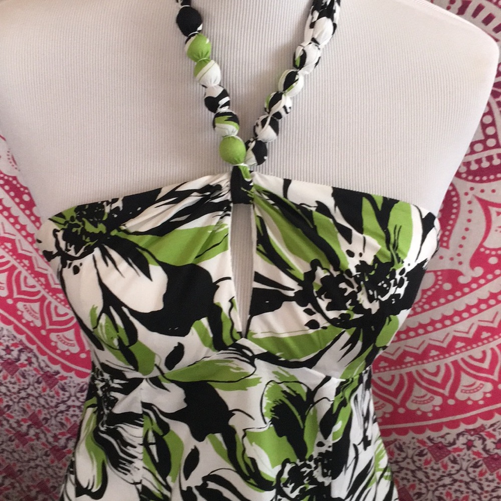 Beautiful halter dress size 4